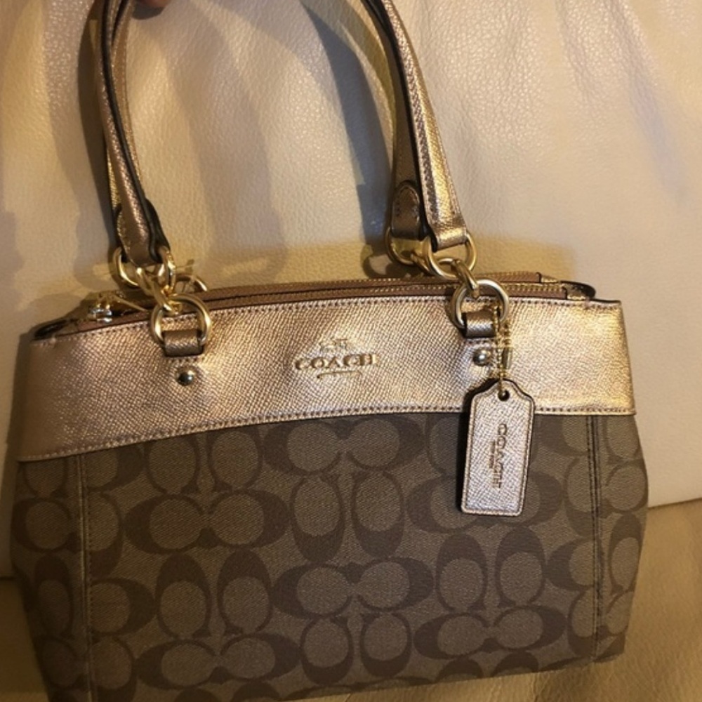 “👜 COACH Metallic Gold Signature Bag ✨ Luxury Chic & Classic Style 💫” - Picture 7 of 11